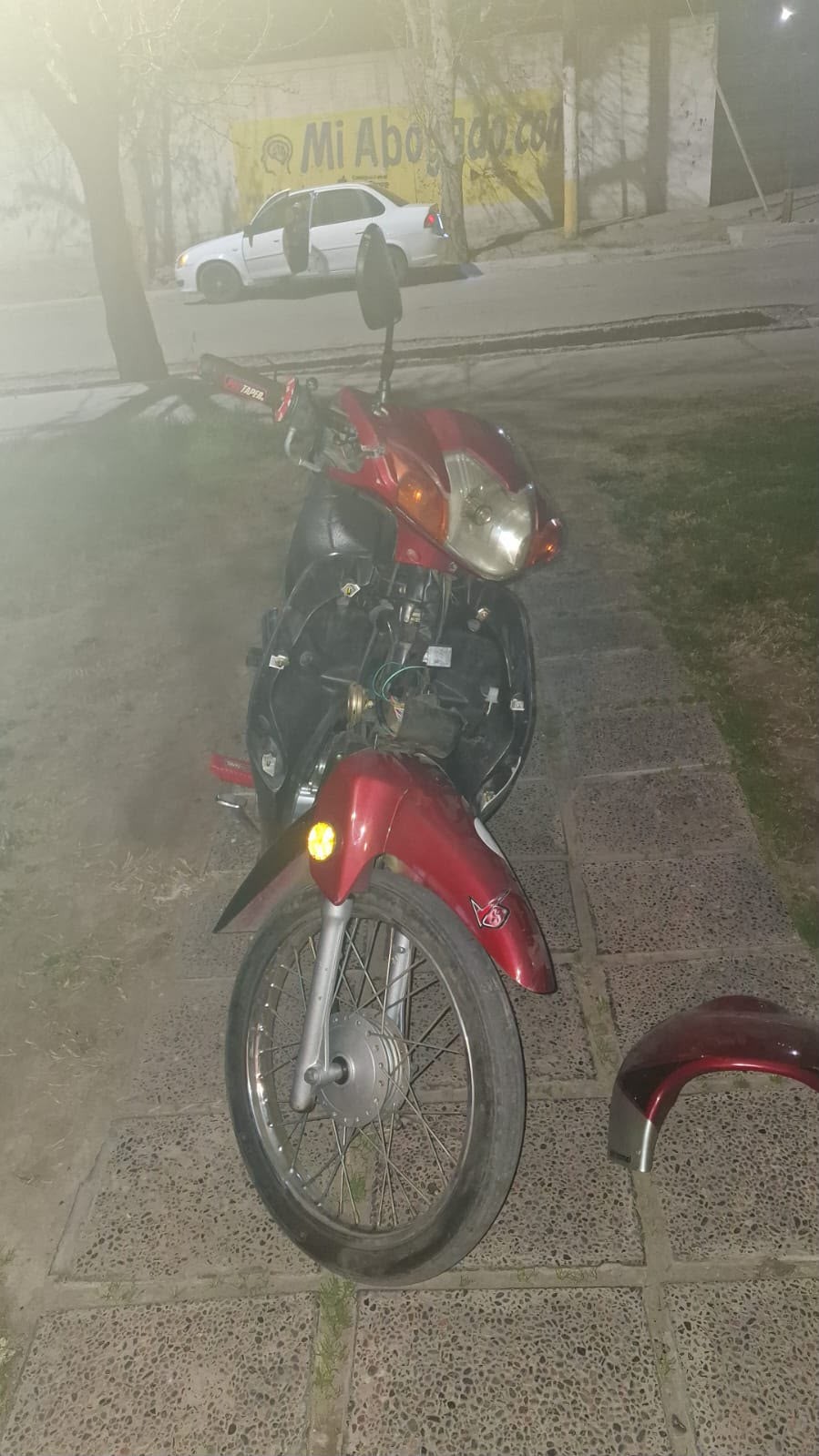 Rawson: dos menores rompieron la traba de una moto para robarla y los vecinos los redujeron en Villa Hip&oacute;dromo