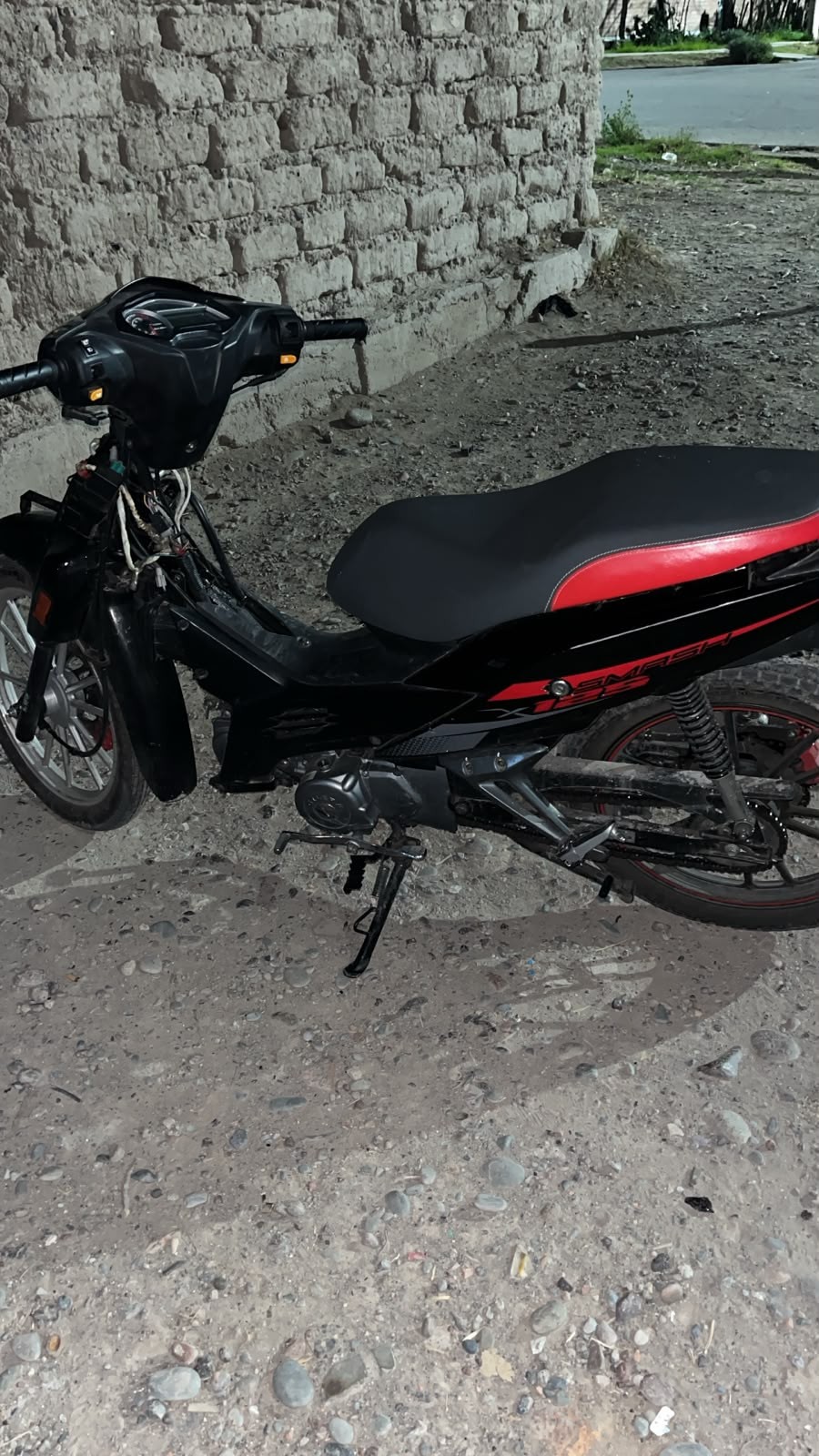 Capital: la Polic&iacute;a encontr&oacute; una moto Gilera abandonada de madrugada con los cables cortados