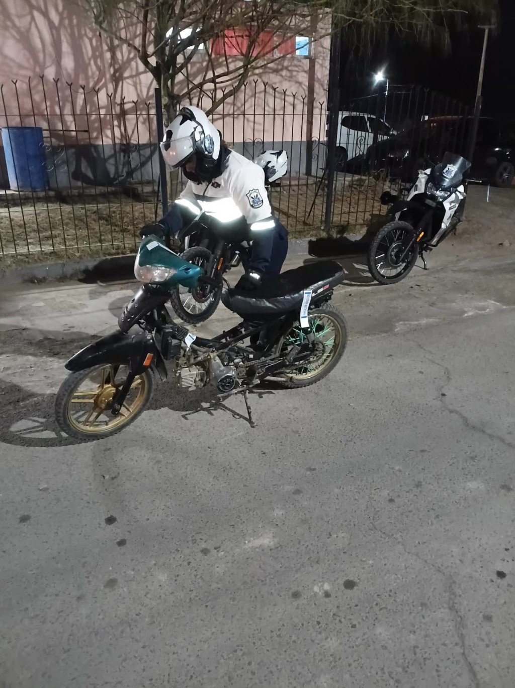 Circular en una moto con motor limado y sin papeles le cost&oacute; la detenci&oacute;n en 25 de Mayo