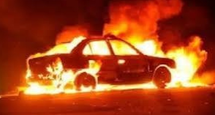 Incendiaron la camioneta de un jubilado en Rivadavia: detuvieron a la expareja de su hija