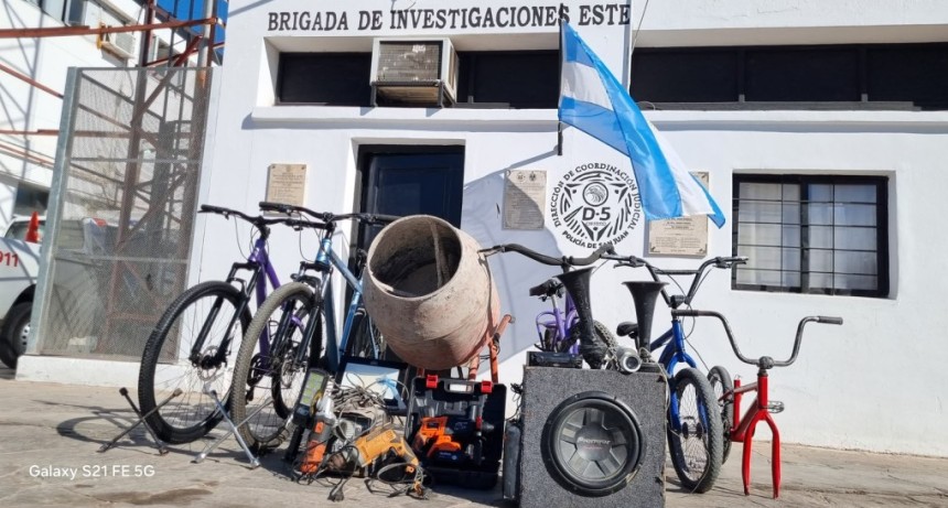 Caucete: cayeron dos sujetos con droga, una r&eacute;plica de rev&oacute;lver y un arsenal de herramientas robadas en el Barrio Marayes