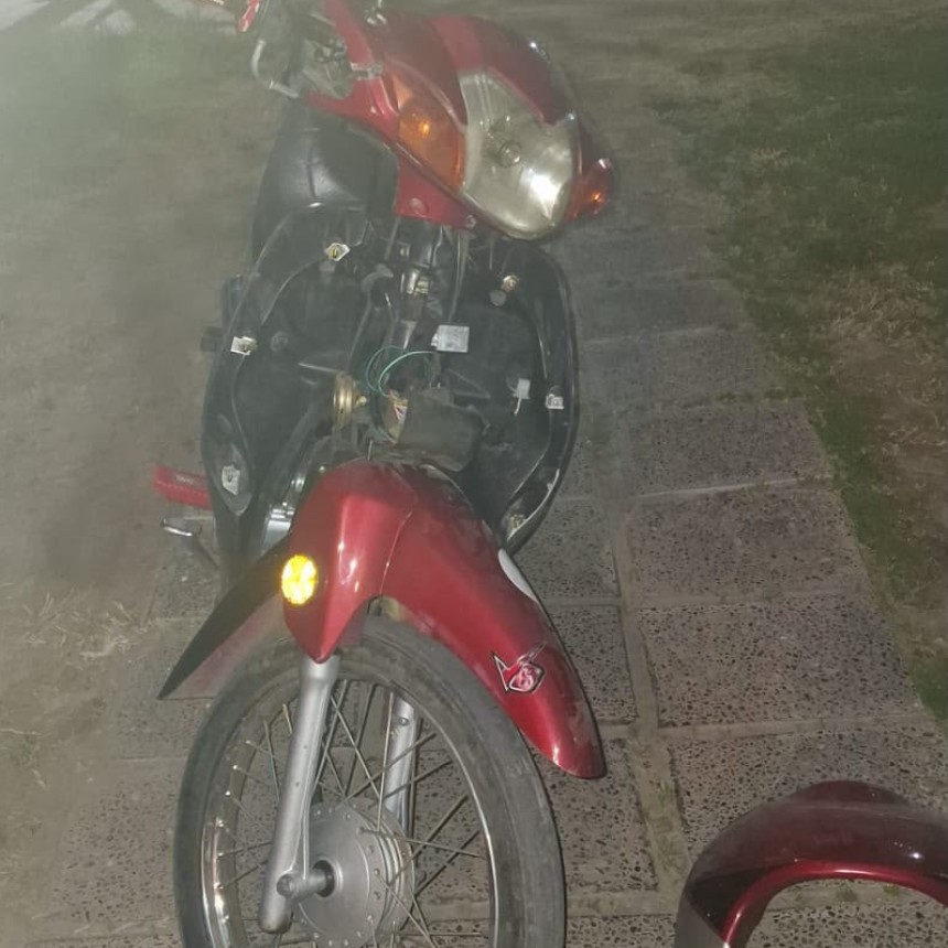 Rawson: dos menores rompieron la traba de una moto para robarla y los vecinos los redujeron en Villa Hip&oacute;dromo