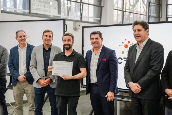 Orrego entreg&oacute; $350 millones para la digitalizaci&oacute;n de Pymes de San Juan