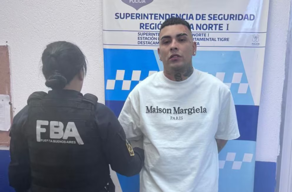 Detuvieron a Callejero Fino con una pistola Glock ilegal