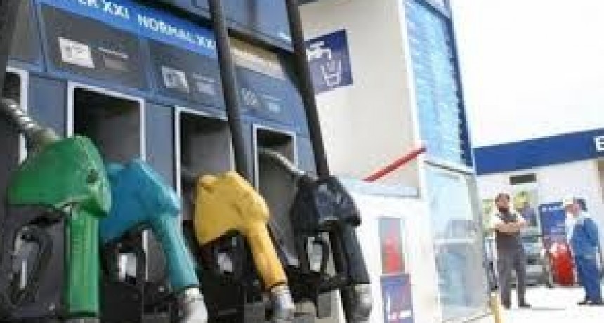 El Gobierno ordena a estaciones de servicio informar si cobran tasas municipales
