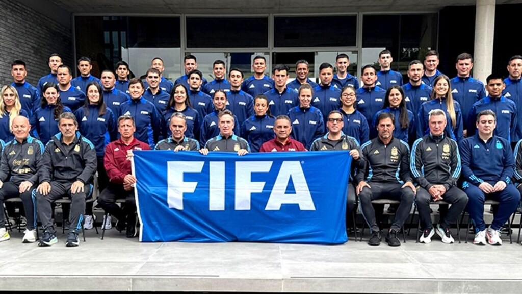 Árbitros sanjuaninos se destacan en cursos de AFA y FIFA