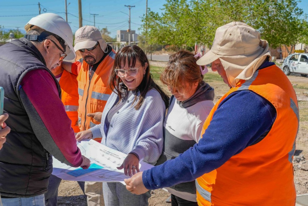 Chimbas: Daniela Rodr&iacute;guez recorri&oacute; las obras de la nueva plaza del Loteo Santa Isabel