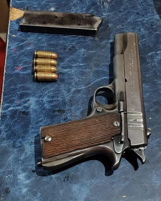 Allanamiento en el Barrio Echeverr&iacute;a: secuestran una pistola cargada y detienen a una mujer