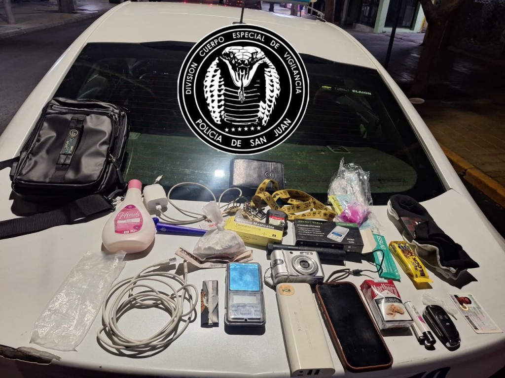 Caminaba ebrio por la Peatonal, quiso escapar de la Polic&iacute;a y le encontraron 63 gramos de coca&iacute;na