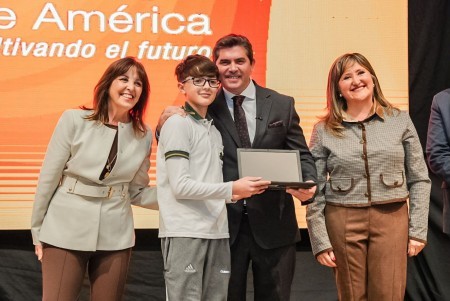 Viviendas, netbooks y obras viales: el Gobierno provincial concret&oacute; entregas claves en J&aacute;chal y Rawson