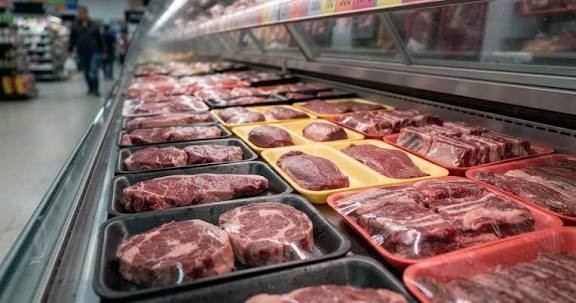 Bandejas de carne en el supermercado: qu&eacute; significa el color y c&oacute;mo elegir los mejores cortes