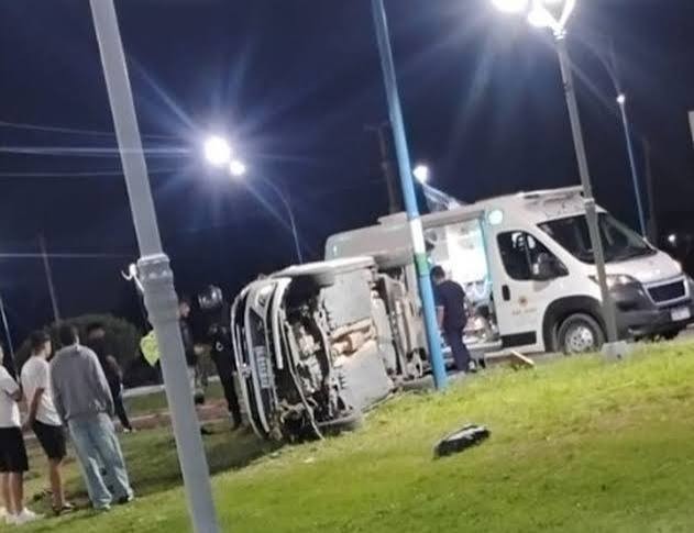 Volc&oacute; un autom&oacute;vil sobre la Ruta 40 a la altura de la placita del Cristo, en Albard&oacute;n
