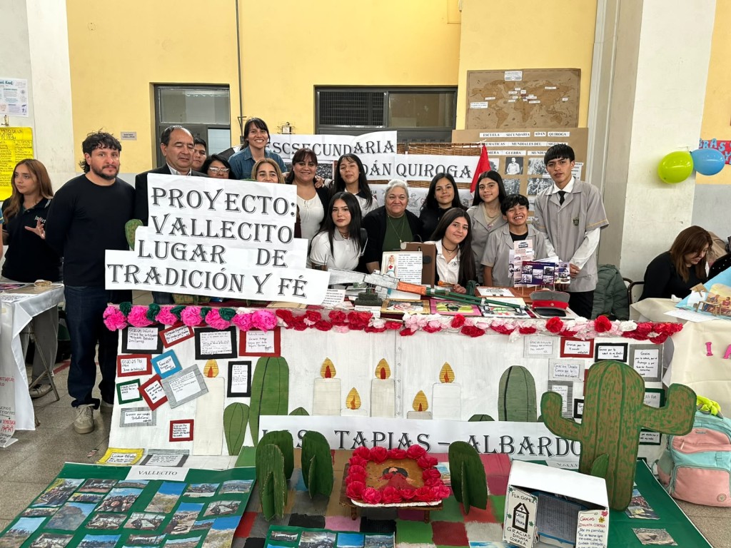 ORGULLO DE ALBARD&Oacute;N:  LA ESCUELA  AD&Aacute;N QUIROGA DE LAS TAPIAS BRILL&Oacute; EN LA SEMANA DE LA SECUNDARIA