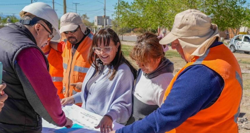 Chimbas: Daniela Rodríguez recorrió las obras de la nueva plaza del Loteo Santa Isabel