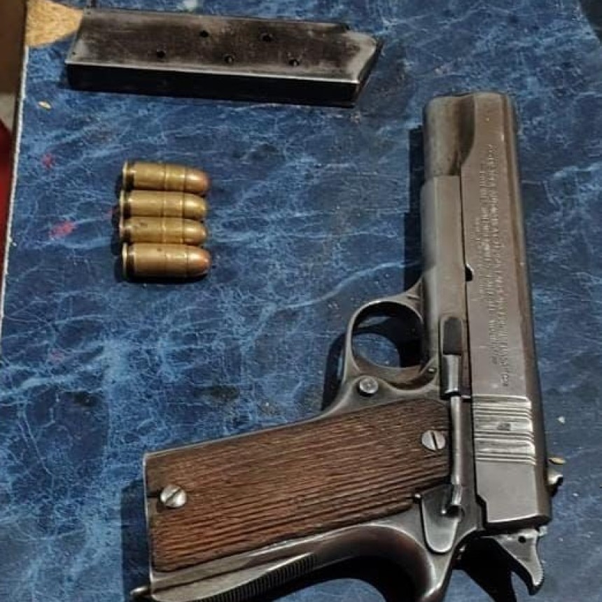 Allanamiento en el Barrio Echeverría: secuestran una pistola cargada y detienen a una mujer