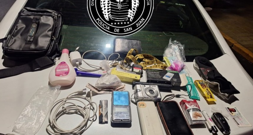 Caminaba ebrio por la Peatonal, quiso escapar de la Polic&iacute;a y le encontraron 63 gramos de coca&iacute;na
