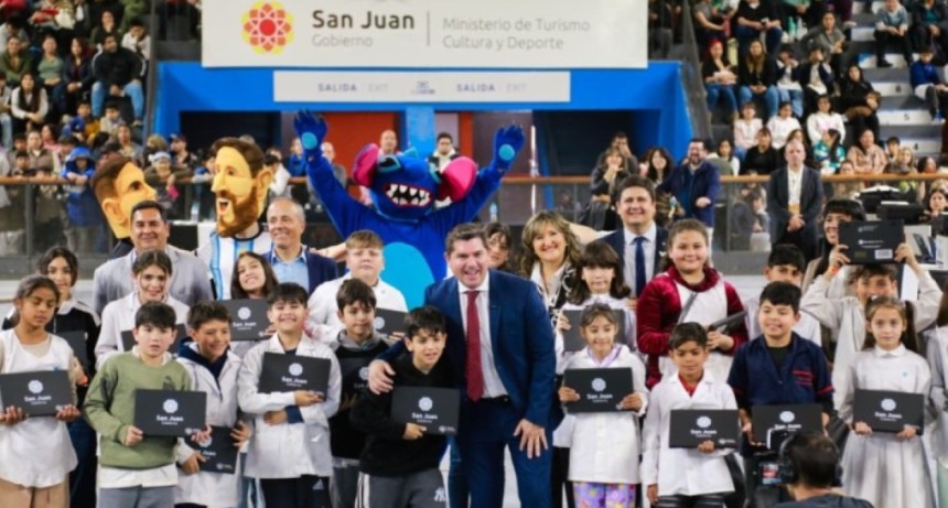 Entregaron 1.800 computadoras en Rawson y confirmaron la compra de otras 50.000 para San Juan