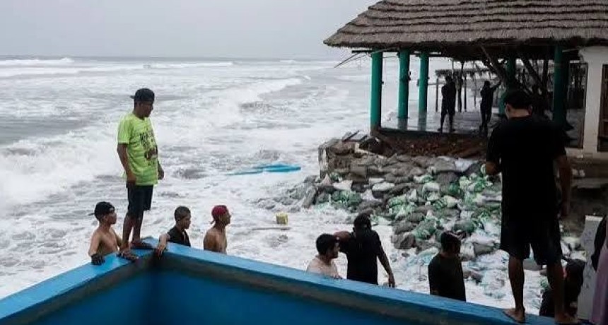 Alerta en México por el inminente impacto del huracán Polo en Baja California Sur