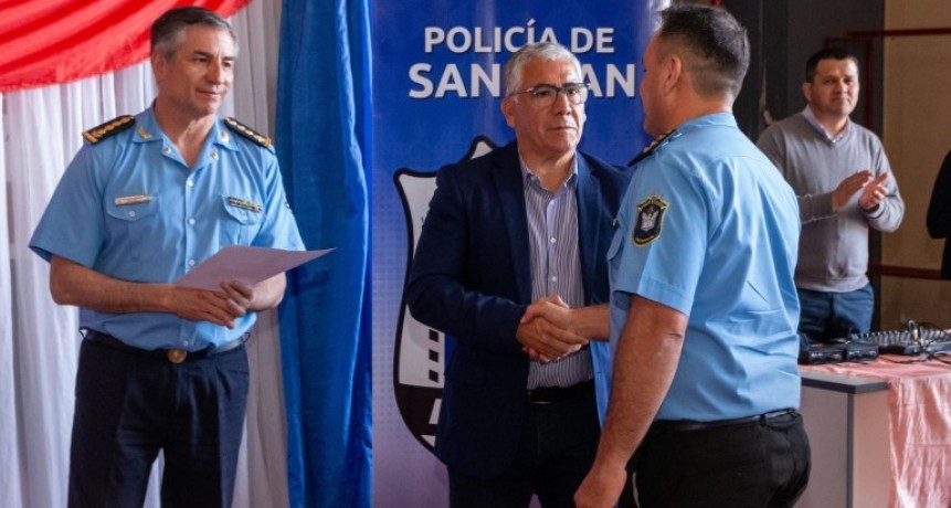 Héroes de San Juan: Distinguen a Policías que Salvaron Vidas de Niños y Asistieron Partos en la Provincia