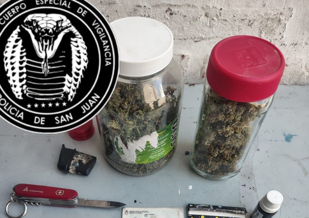 Capital: cayeron cuatro hombres por disturbios en el Centro y uno llevaba frascos de marihuana y una navaja