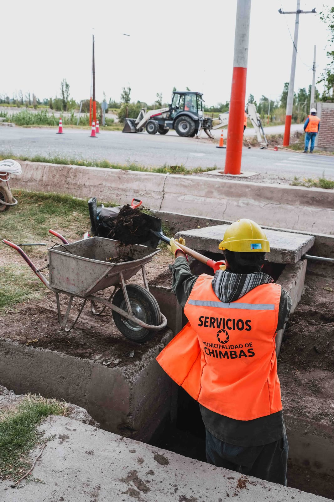 Chimbas realiz&oacute; tareas de limpieza y obras de mejora en desag&uuml;es de la zona Este
