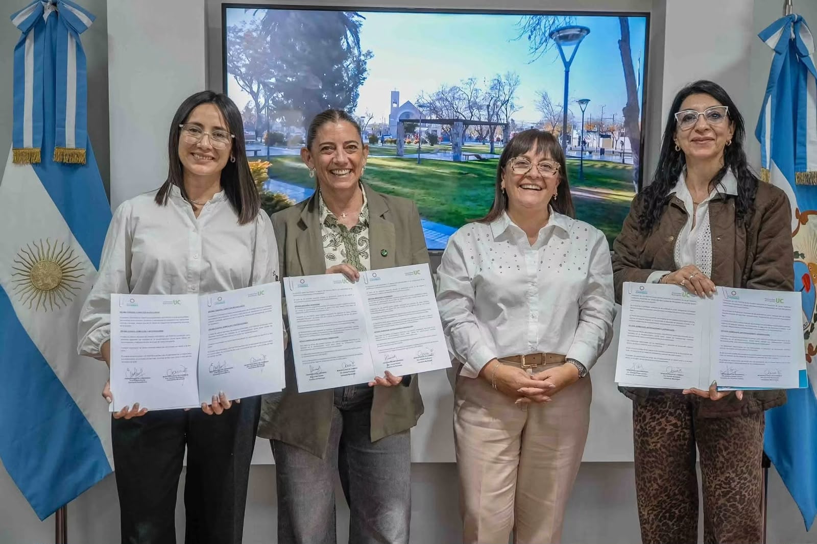 Chimbas y la Universidad de Congreso firmaron acuerdos para capacitar trabajadores y sumar pasantes