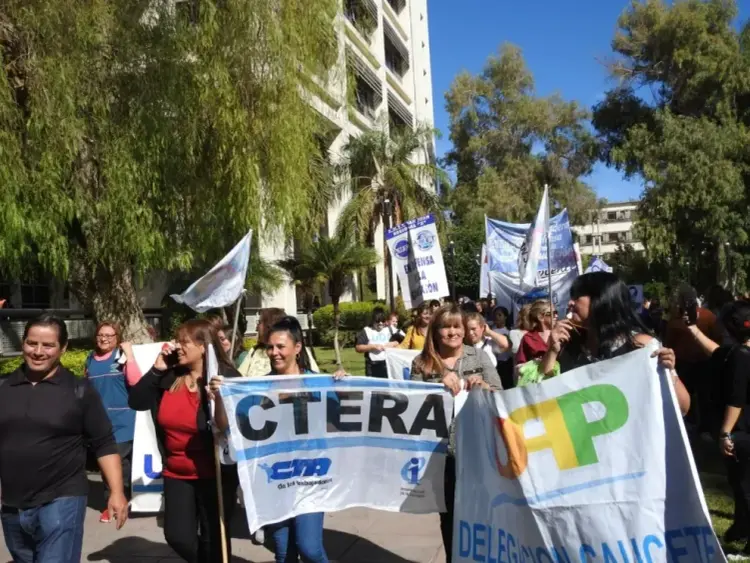 Los gremios docentes paran este jueves 