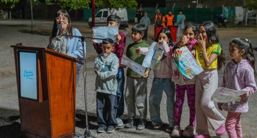 Obras en Chimbas: la intendenta Daniela Rodr&iacute;guez inaugur&oacute; mejoras de iluminaci&oacute;n y servicios en el Loteo Nazareno