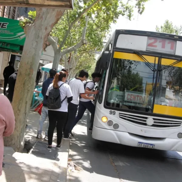 Paro de colectivos en San Juan: UTA inici&oacute; retenci&oacute;n de servicios por conflicto salarial