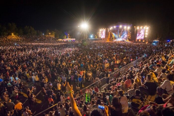  Récord de Asistencia: 100.000 personas en la Tercera Noche de la Fiesta Nacional del Sol.