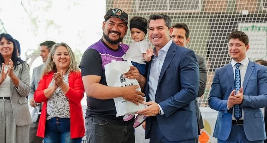 Orrego Entregó Casi 4000 Anteojos en Santa Lucía e Impulsó el Penúltimo Operativo San Juan Cerca 2025