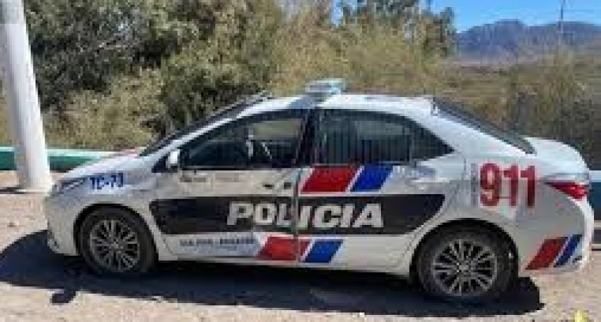 Tensi&oacute;n en Chimbas: robaban hierro en una obra, uno se escondi&oacute; en un ropero y sus familiares molieron a palos a la polic&iacute;a